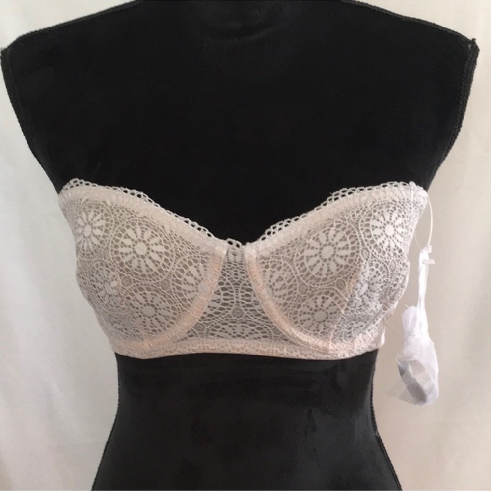 #32 Free People Starla Strapless Underwire Bra